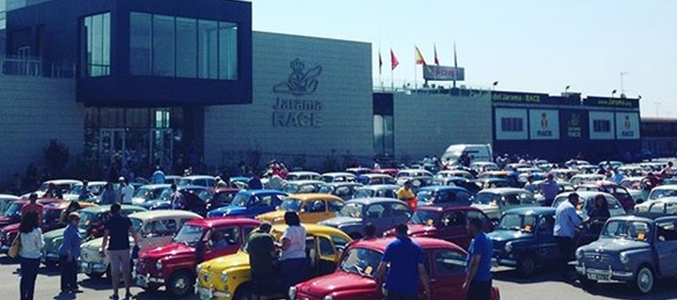 Seat 600 en el Circuito del Jarama - RACE