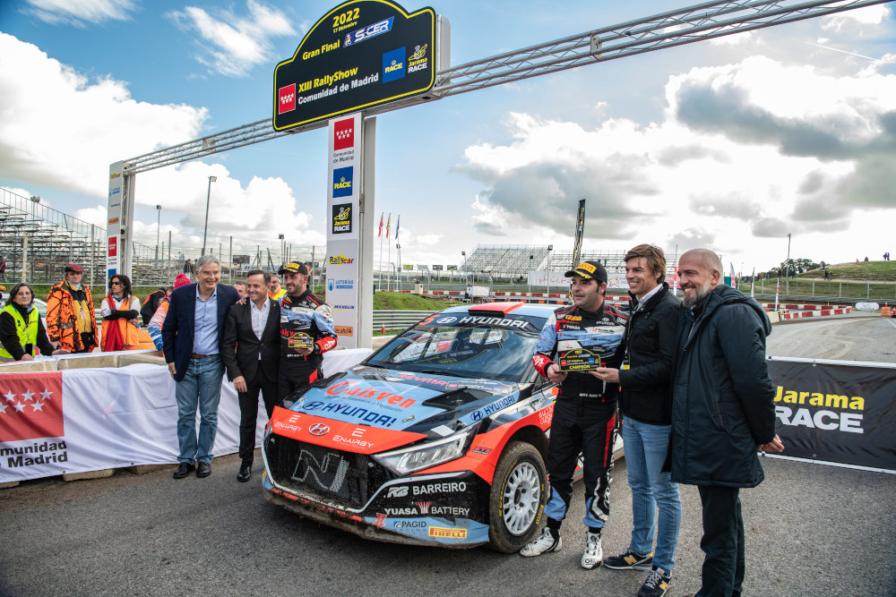 La aficición madrileña arropa a los mejores pilotos españoles en el Rallyshow Comunidad de Madrid-RACE