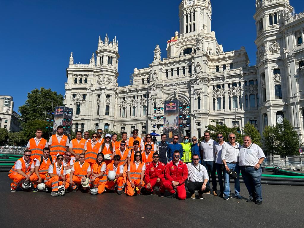 Más de 30 comisarios y personal del Circuito de Madrid Jarama-RACE participaron en el Red Bull Showrun Comunidad de Madrid