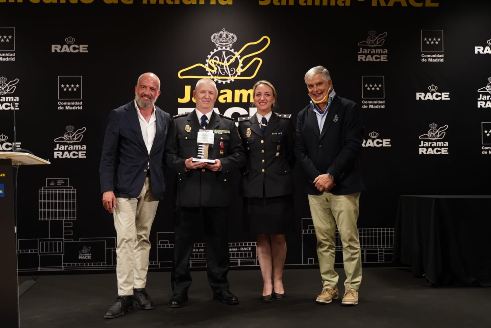 La Policía Nacional, Mercedes Benz España, y Alejandro Agag y Alberto Longo, galardonados en la III edición de los Premios Circuito de Madrid Jarama - RACE
